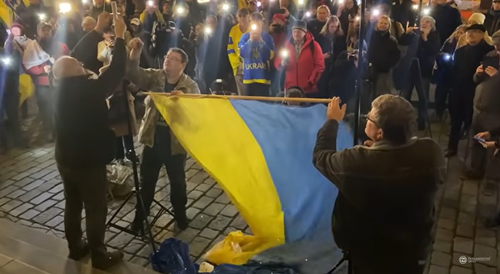 Vztyčování vlajky